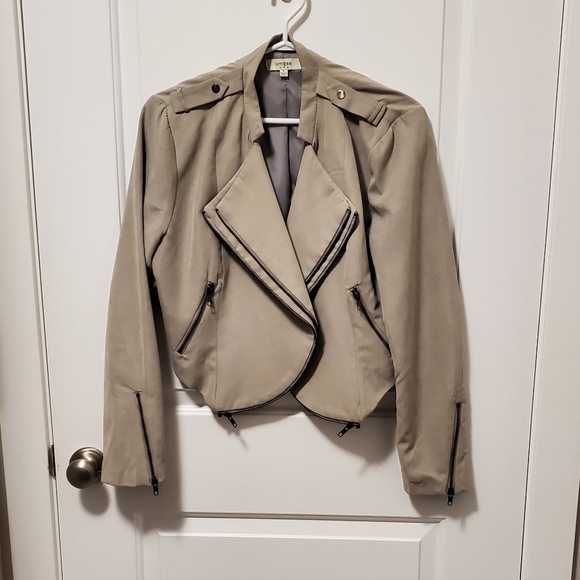 2/$40 Light tan faux suede cropped jacket with zipper details! - Picture 10 of 12